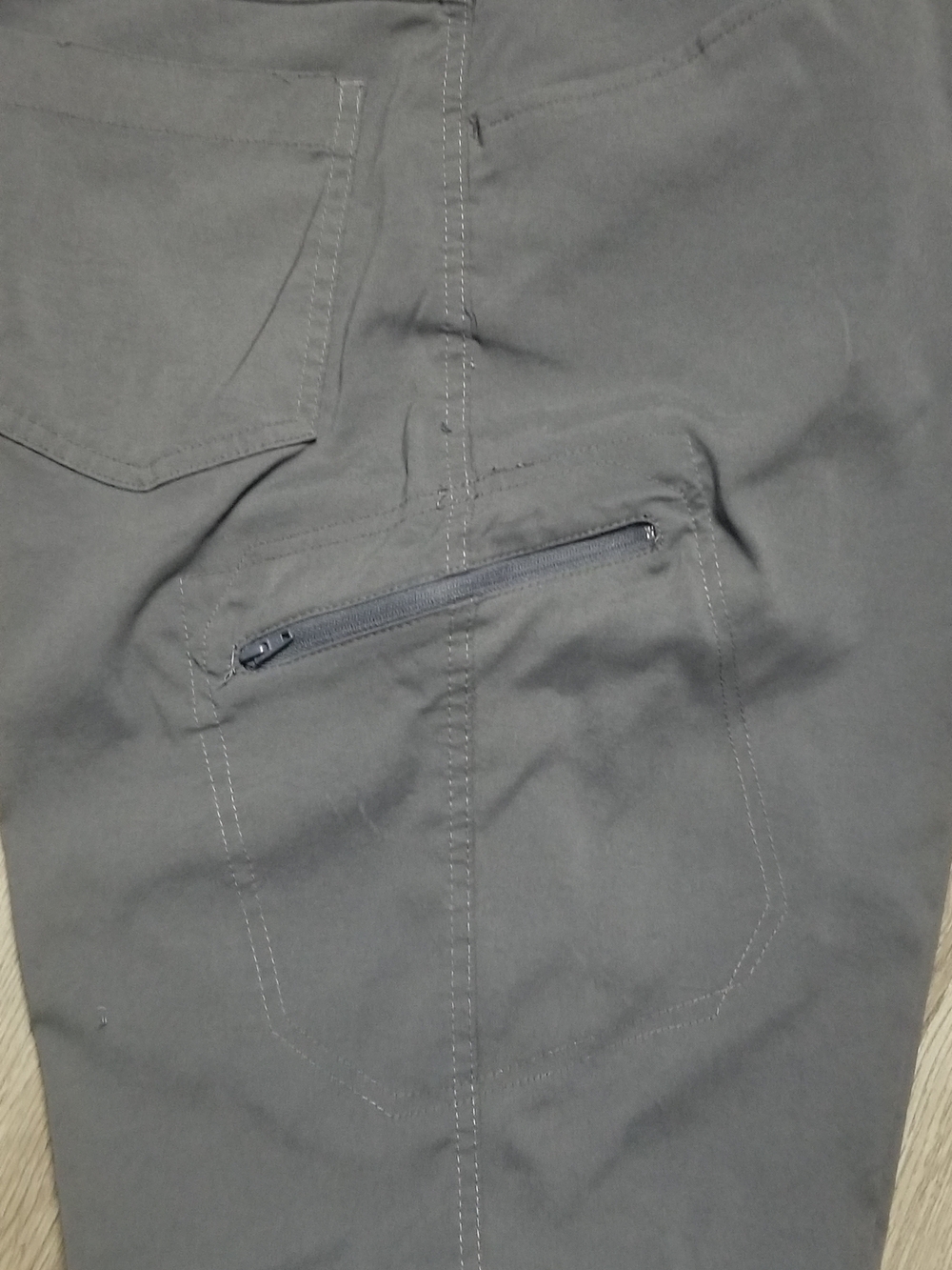Wrangler Men's Dark Gray Cargo Pants with Zip Pocket (Size 42/30) - Picture 6 of 10